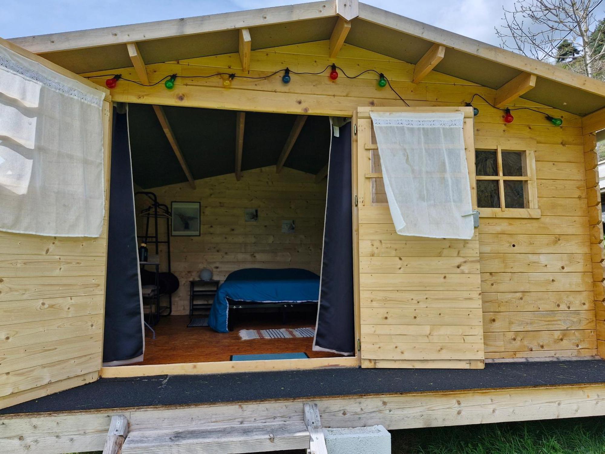 La Cabane Des Lucioles Saint-Julien-Boutieres Екстериор снимка