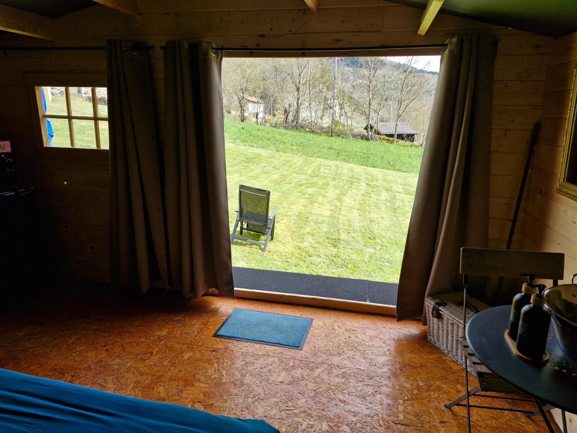 La Cabane Des Lucioles Saint-Julien-Boutieres Стая снимка