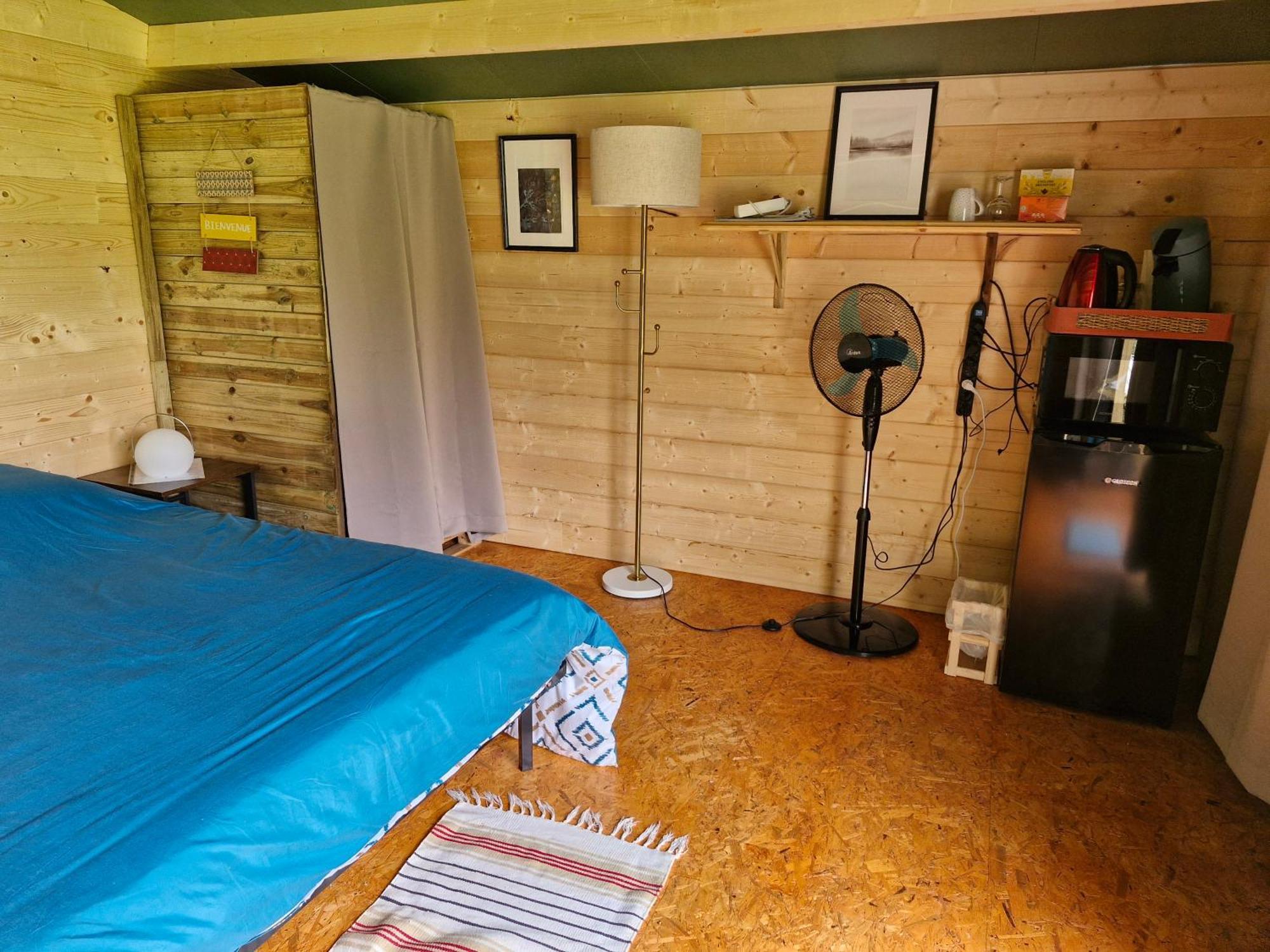 La Cabane Des Lucioles Saint-Julien-Boutieres Стая снимка